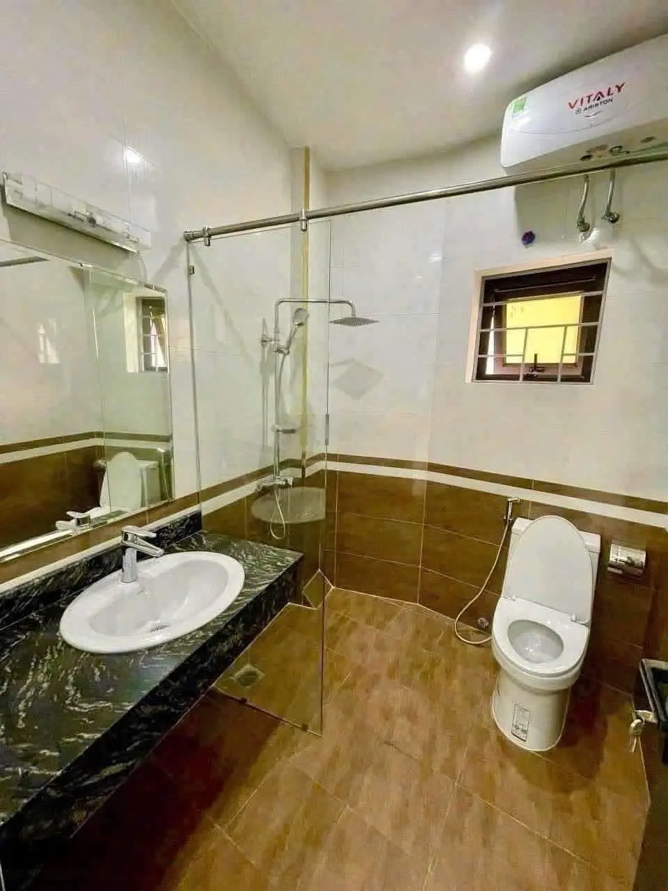 Đây rồi! Bán nhà ngõ 28 Xuân La - 45m2 - 6 tầng - gara ô tô - phân lô - nhà mới - thông. 11 tỷ hơn