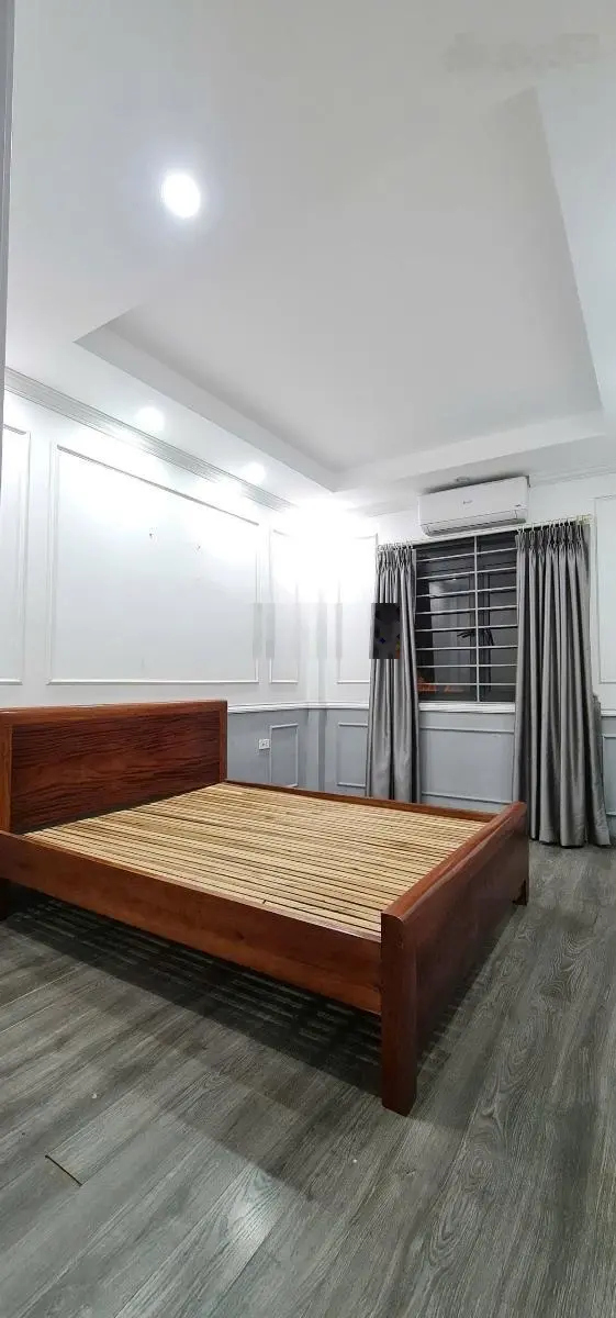 Nhà sổ đỏ 40 m2 - oto đỗ cửa - tiện ích xung quanh đầy đủ