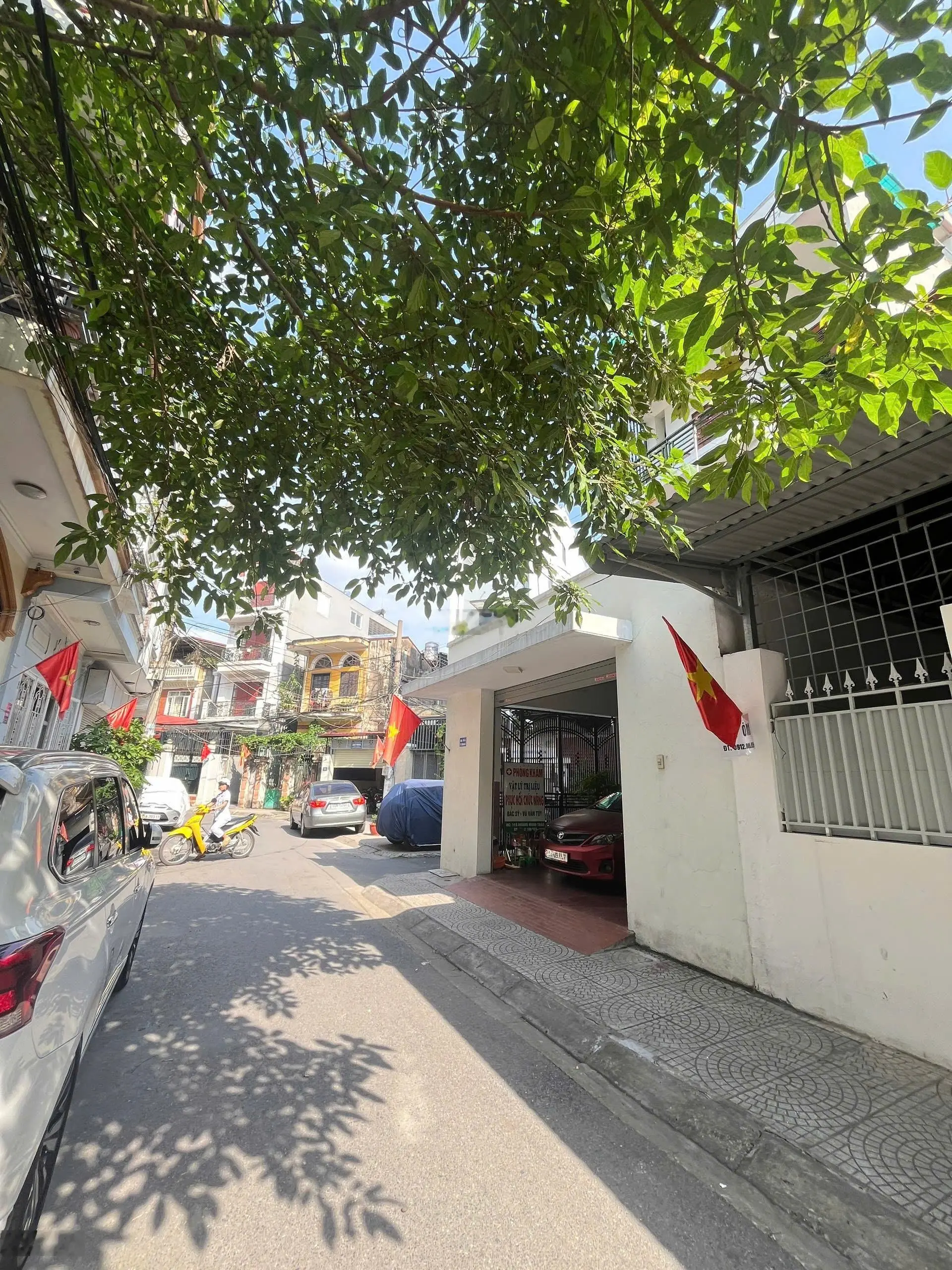 Cần bán nhà 4 tầng căn góc hồ Lâm Tường (tuyến 2 Hoàng Minh Thảo). Nhà đẹp ô tô đỗ cửa