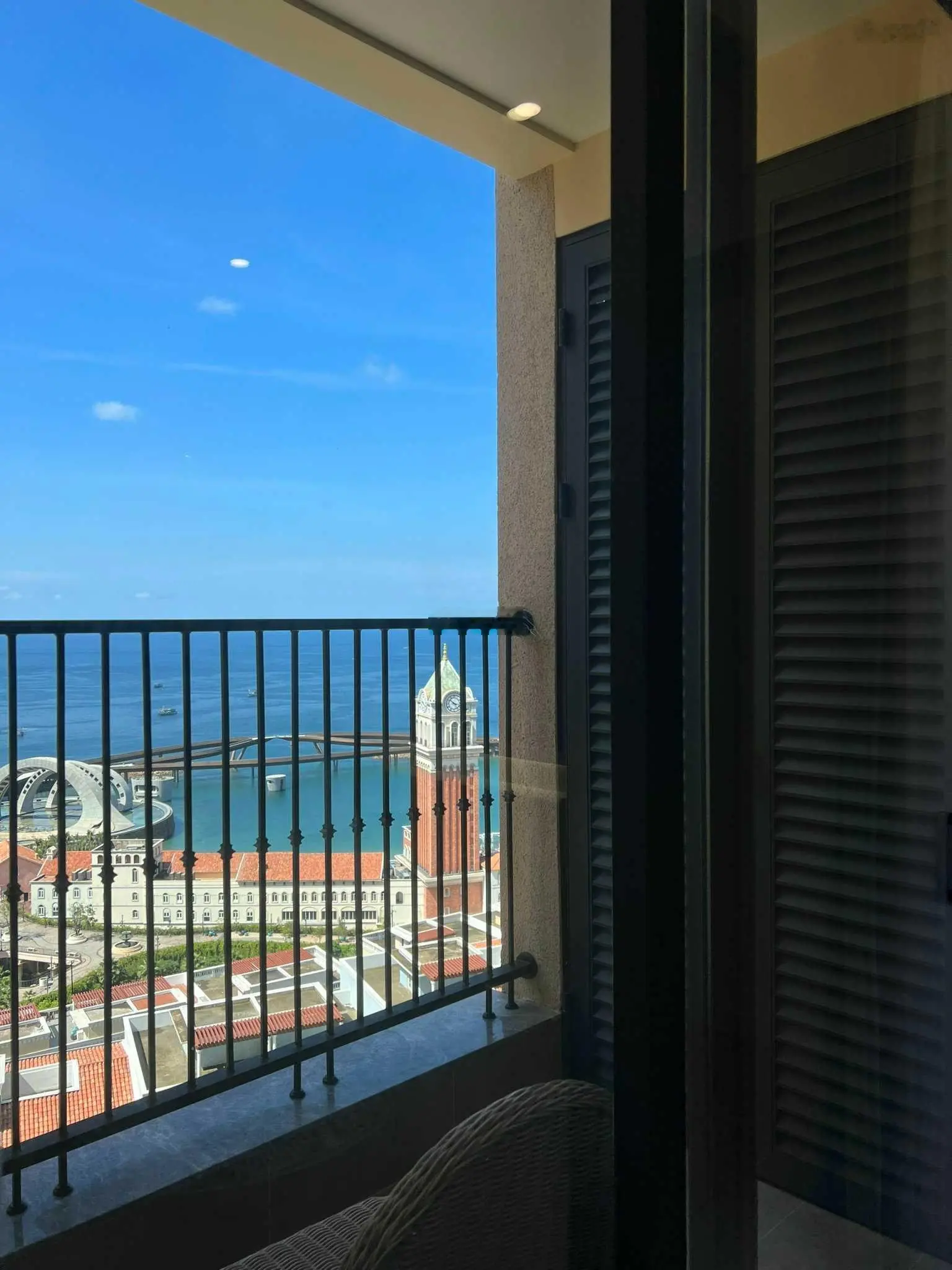 Bán căn 1 ngủ chung cư Hillside - full nội thất, view biển - giá bán 3, x tỷ bao phí