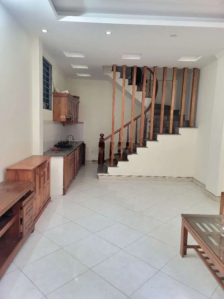Nhà gần ubnd quận BTL DT 31m2x4T lô góc vị trí gần trường học các cấp