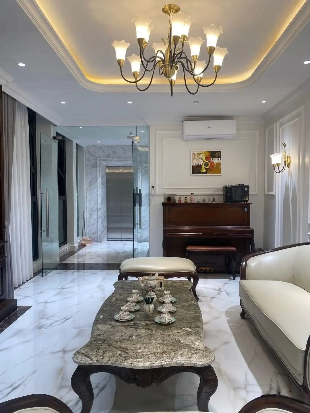 Cc bán gấp nhà 7 tầng thang máy,phân lô vỉa hè đá bóng,ôtô chạy vòng tại Vạn Phúc Hà Đông.