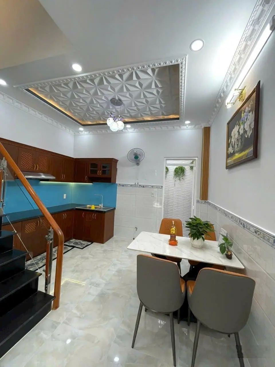Nhà đẹp 2 lầu - HXH sát chợ Phú Xuân - sổ hồng từng căn