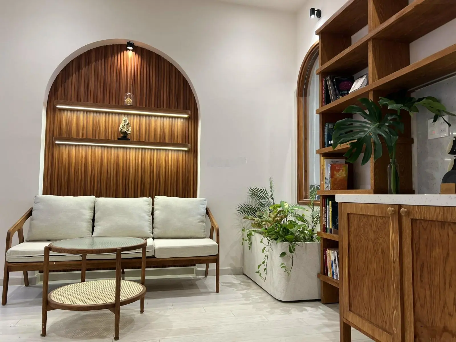Bán nhà ven biển Mỹ Khê vị trí VIP sát Hồ Nghinh, giá đầu tư tốt