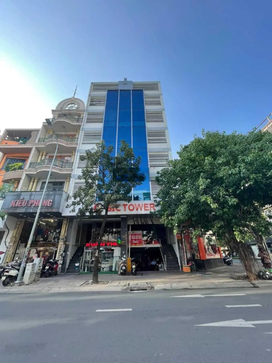 Bán tòa nhà kế góc 220A - 220C Nguyễn Đình Chiểu - Quận 3 - ngang 10,35m