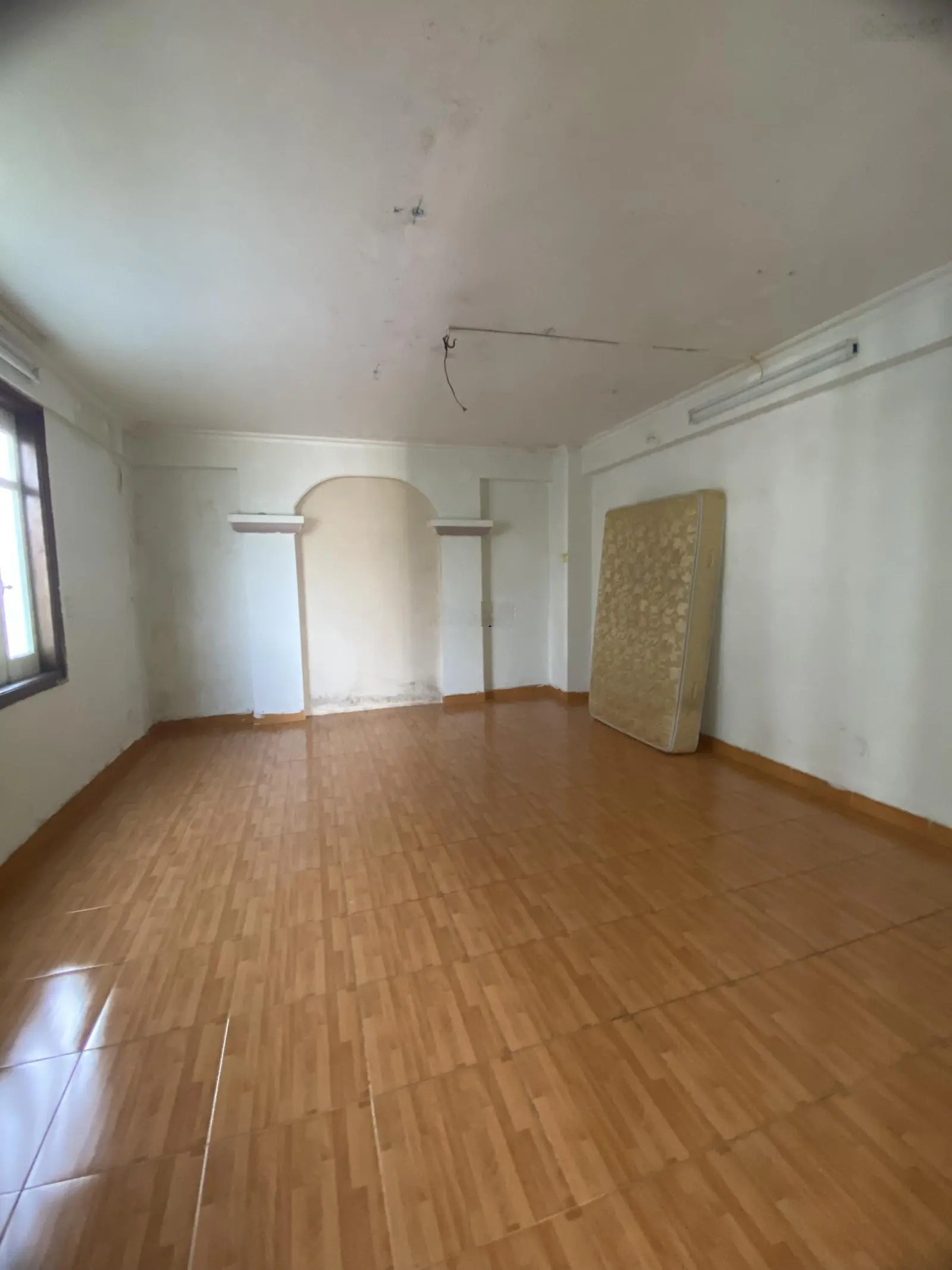 Bán nhà 4,5 tầng DT 30m nhỉnh 4 tỷ phố Lương Định Của thông phố Phương Mai ngõ thông kinh doanh