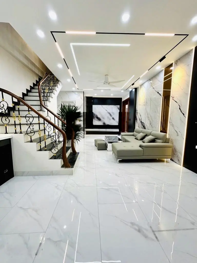 Siêu phẩm- kim ngưu - nhà đẹp, 5 tầng thang máy nhập khẩu nội thất xịn - hai mặt tiền thoáng sáng ở