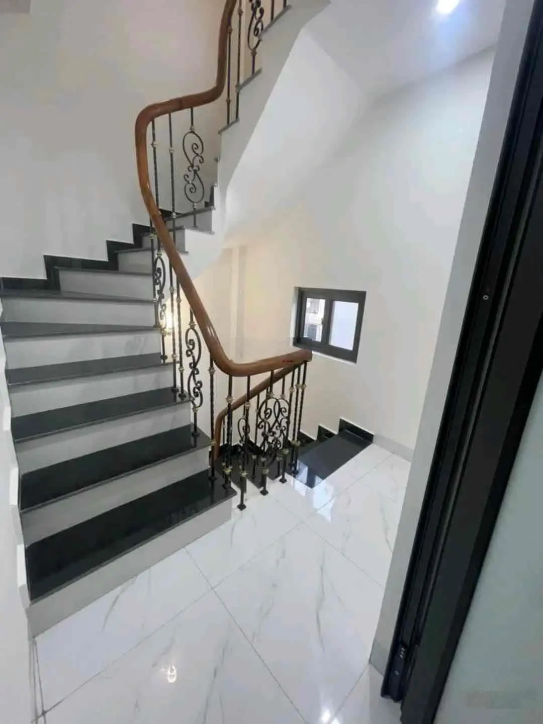 Cần tiền khởi nghiệp bán nhà thanh xuân 5 tầng 4 ngủ đầy đủ công năng. sổ đỏ sẵn giao dịch ngay