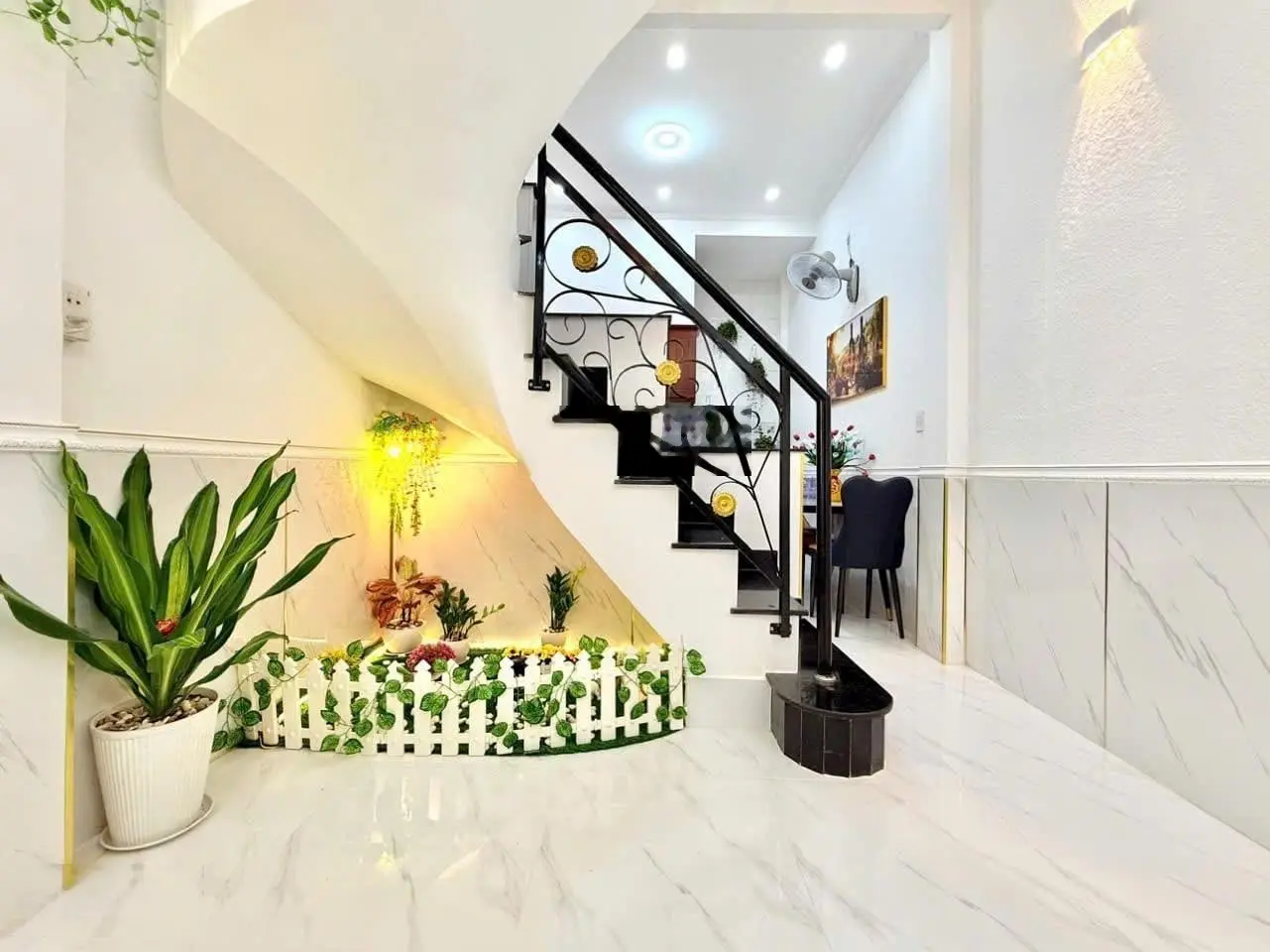 Gần THPT Đào Duy Anh bán nhà Trường Sa, Q3, 60m2 SHR hẻm 4m thiện chí giảm mạnh