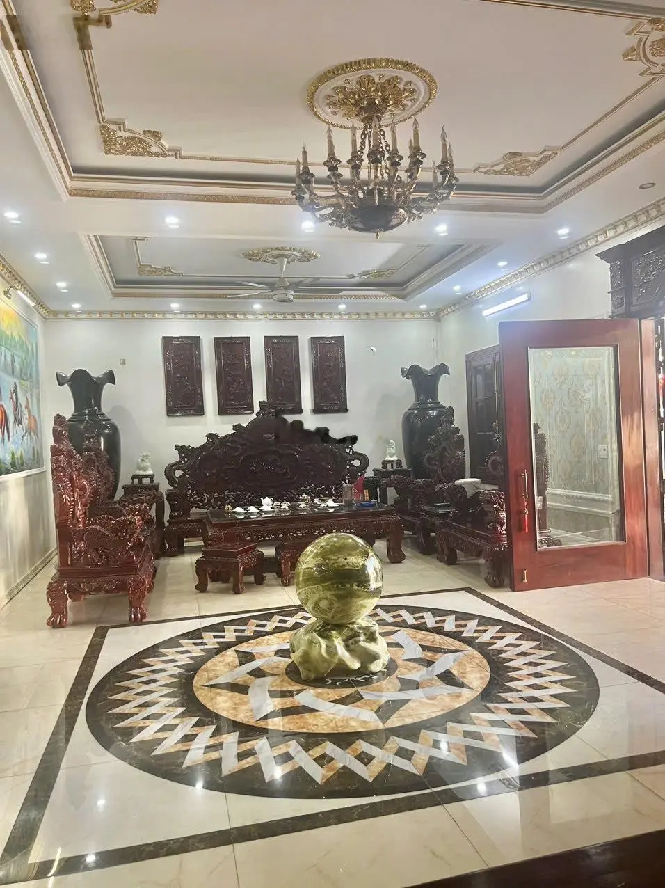 Bán biệt thự 3 tầng siêu rộng tọa lạc trên con đường siêu to đường Phú Thịnh, Bắc Cường, TP Lào Cai