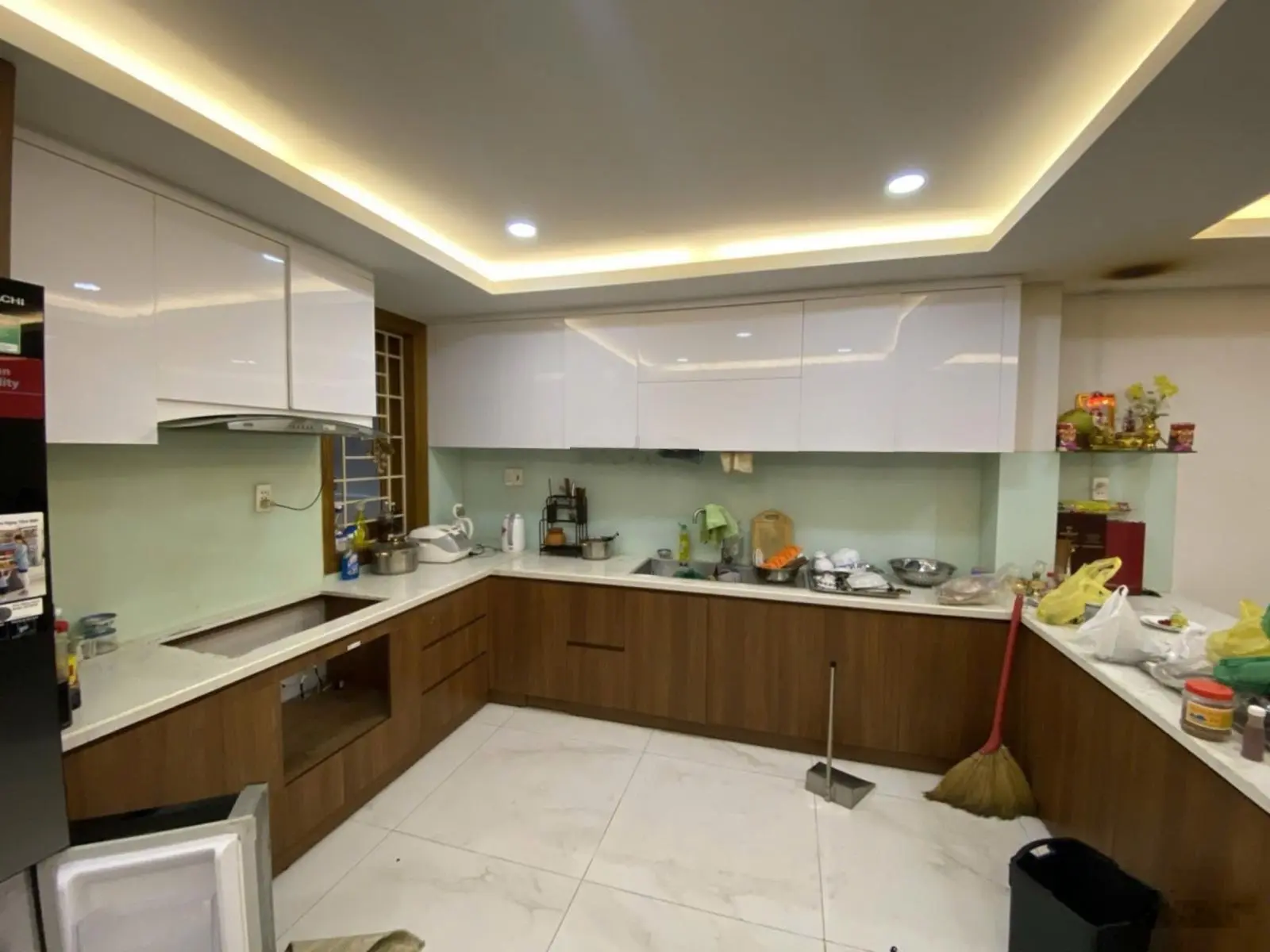Nhà 4 tầng gần biển. Đường rộng 20m