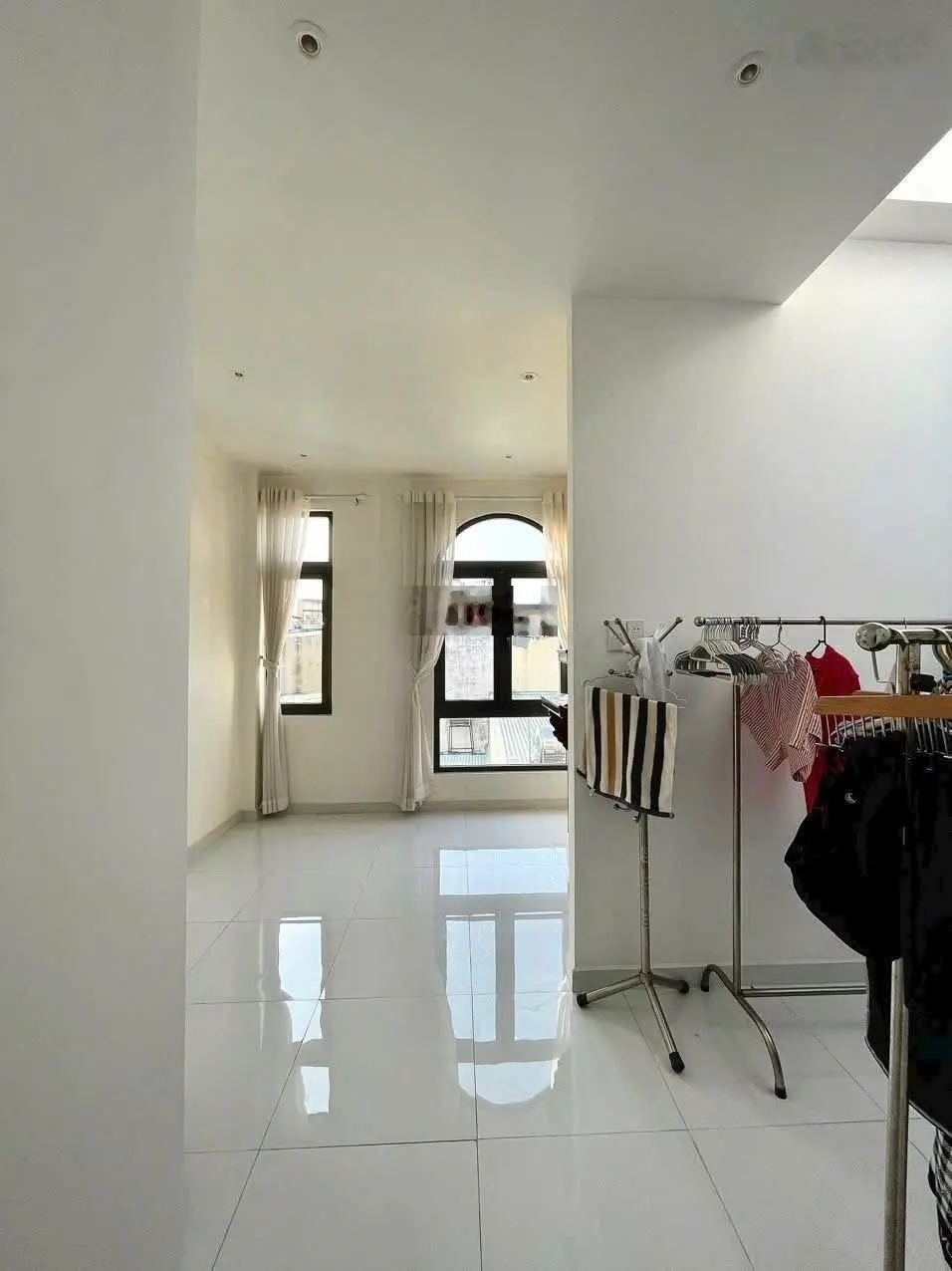 Kẹt tiền bán gấp nhà đường Tân Vĩnh. Phường 4. Quận 4. Giá siêu hiếm 3 tỷ 190. Gọi ngay 0904430105