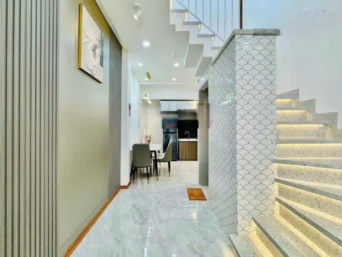 Nhà giá sốc siêu đẹp nằm ở đường Trần Quang Khải, P Tân Định, Quận 1, SHR