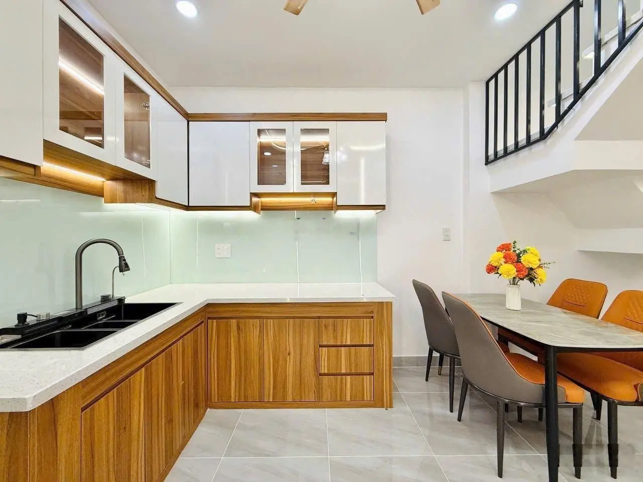 Nhà đẹp, mua xong dọn vào ở ngay Minh Phụng, Quận 6. Giá: 2 Tỷ 450 / 52m2. Sổ hồng riêng chính chủ