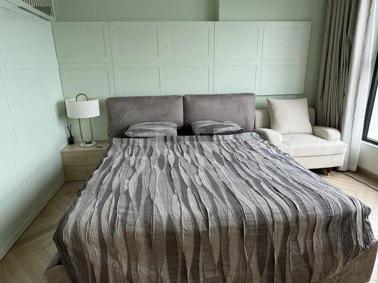 (Căn mới) Chủ nhà gửi e bán gấp căn hộ 2PN+1 DT 82.6m2 ban công TN, view hồ Linh Đàm, full nội thất