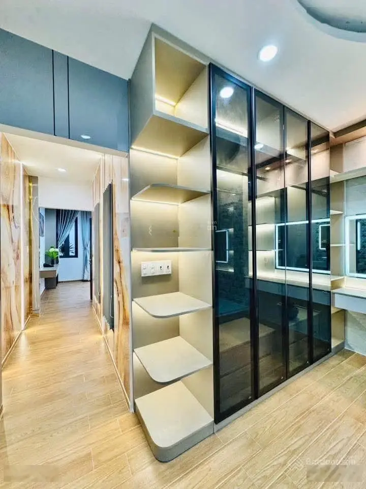 Bán ngộp nhà Hồ Thị Kỷ, P1, Q10, DT 65,7m2, giá 2 tỷ 410tr, HĐT 20tr/ tháng. sổ hồng riêng.