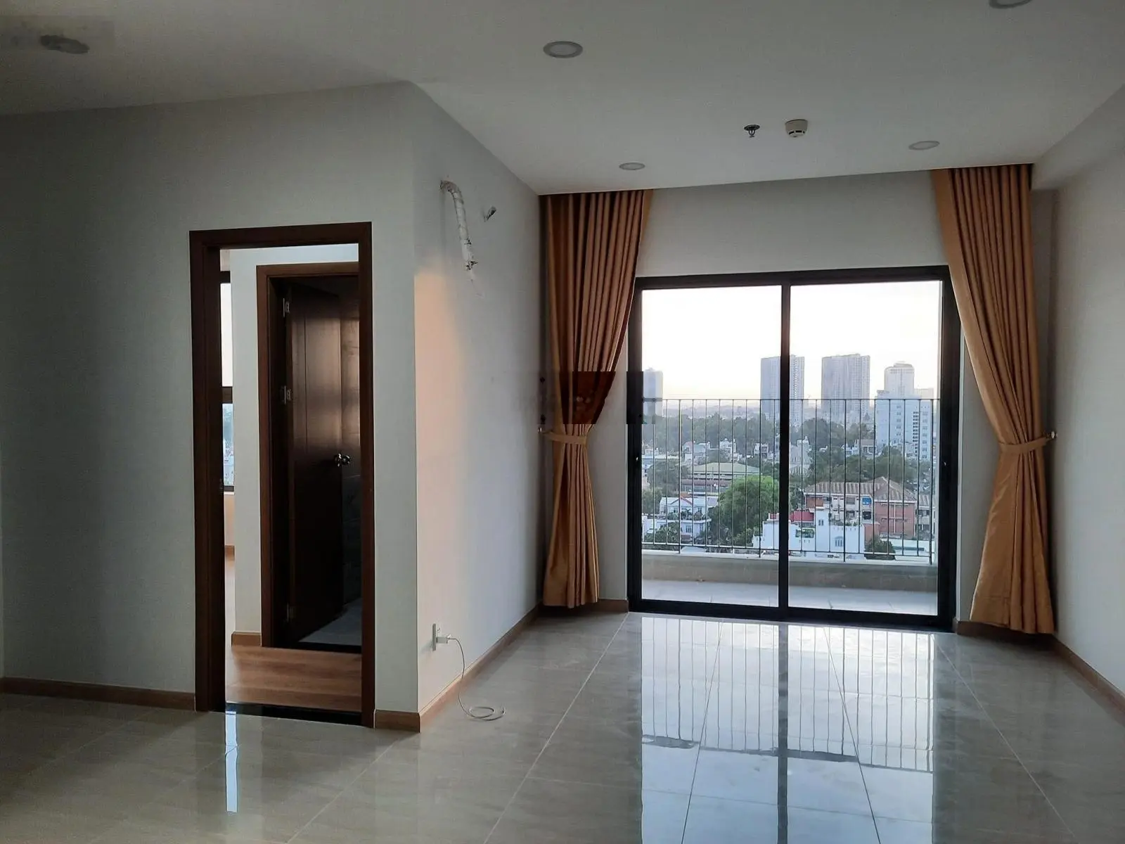 HOT HOT - Chủ gửi bán gấp căn 2PN2WC - 57m2- có ban công- Bcons garden., Giá sốc chỉ 1ty570