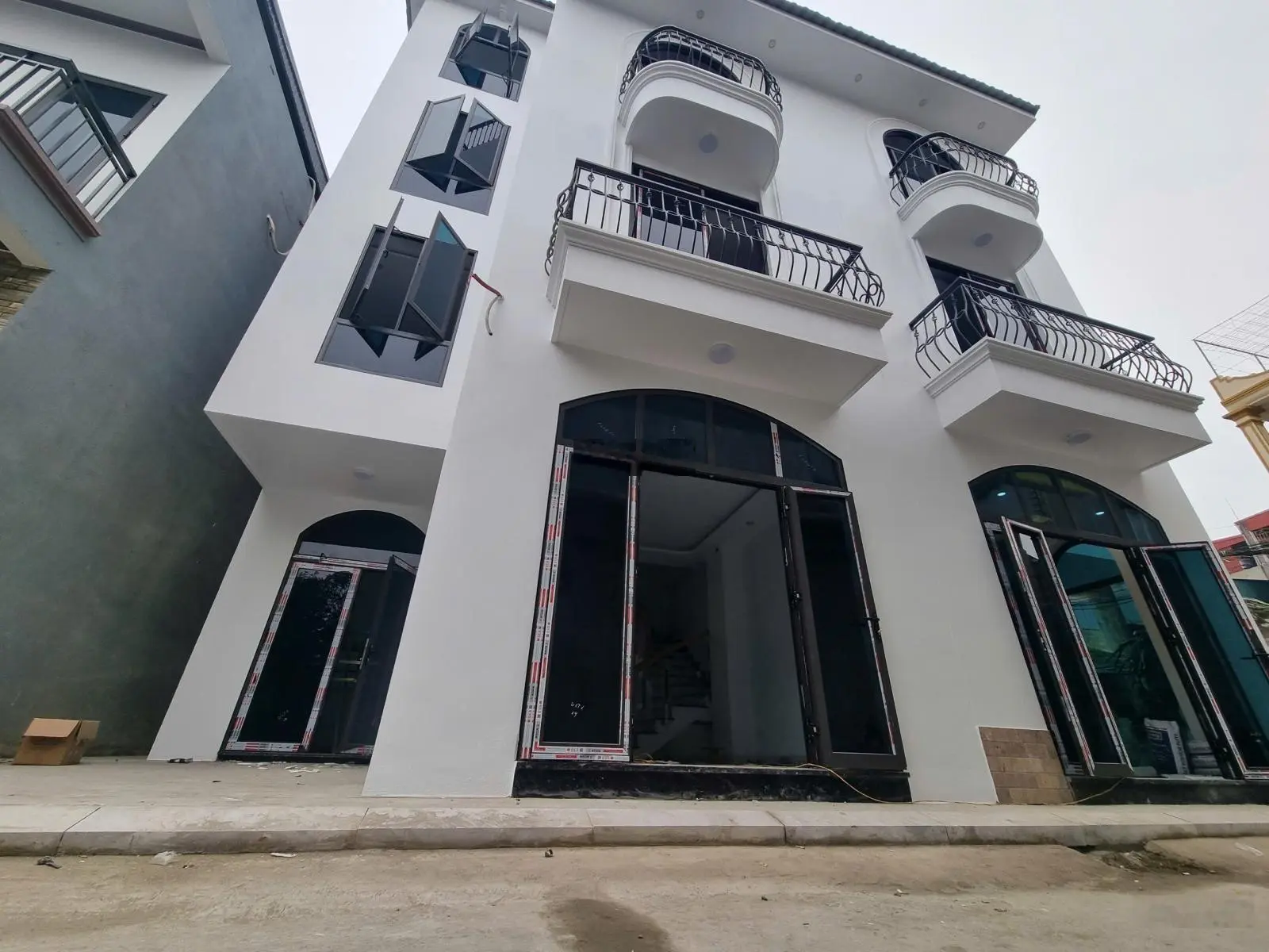 Nhà 4 tầng mới xây gần trường chuyên Lam Sơn