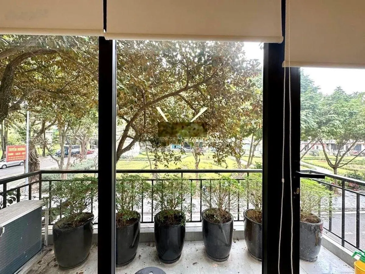 Bán nhà đường Cổ Linh, phố Trạm 80 m2 5 tầng, mặt phố kinh doanh, view công viên giá 21.5 tỷ
