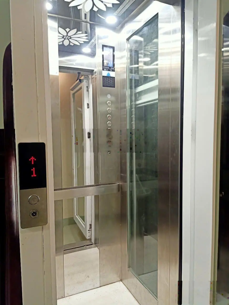 Liền kề hành chính Nam Từ Liêm, 55m2x5T, ôtô, vỉa hè, thang máy, sẵn ở. 18.x tỷ. LH 0984772979