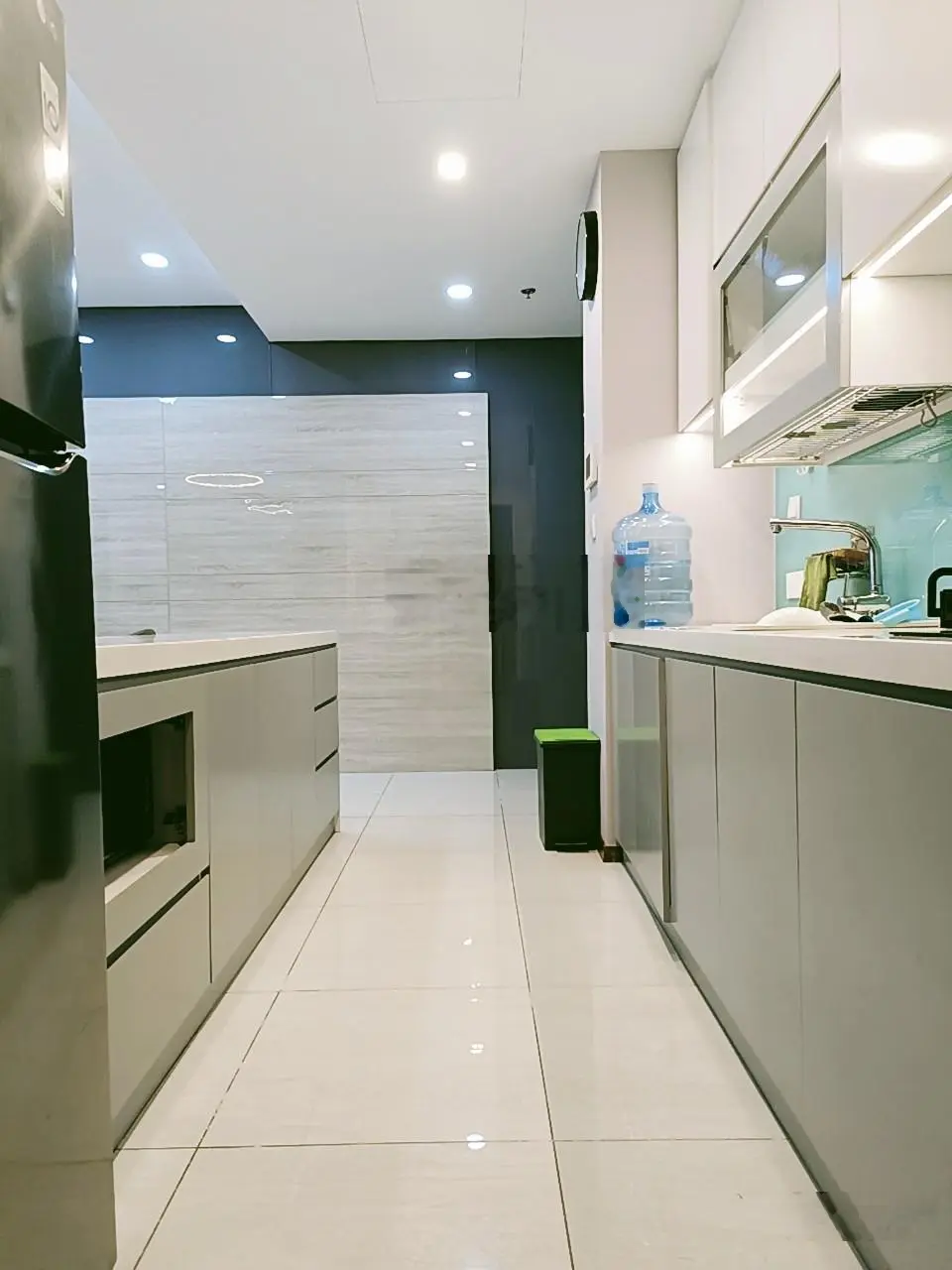 Cần bán căn hộ One 2 phòng ngủ, diện tích 81.32m2, full nội thất, view sông, giá 7,5 tỷ