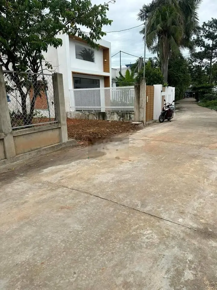 Bán Đất Tân Định-DT 120m2-Giá 700tr-SHR-Full Thổ-Ngay Chợ Bến Lớn