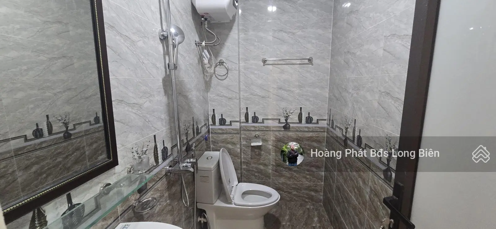 Bán nhà ngõ 206 Cổ Linh, đối diện siêu thị Aeon Long Biên. Ngõ nông, ô tô đỗ cổng. LH 0965858116