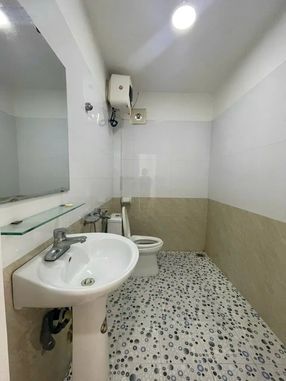 Bán căn nhà tại mặt ngõ Văn Minh, Hàng Kênh.