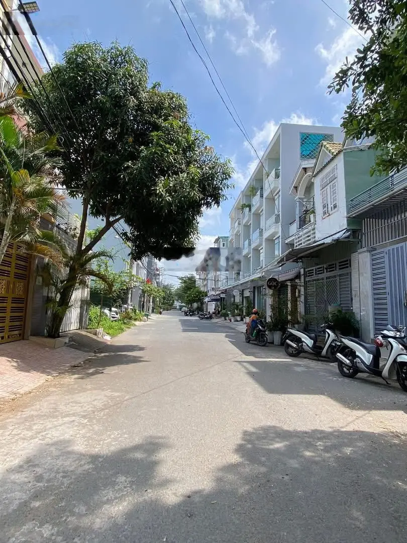 Bán nhà góc 2 mặt tiền KD đường 10m KDC Sài Gòn Mới, đường Huỳnh Tấn Phát - Cách Phú Mỹ Hưng 10