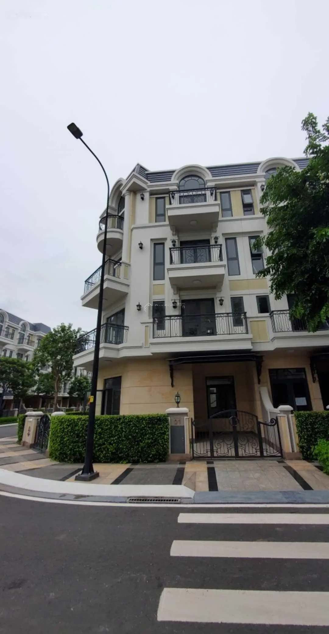 Nhà liền thổ Khang Điền sang trọng compound có sổ hồng giá gốc CDT giảm sốc 2,6 tỷ