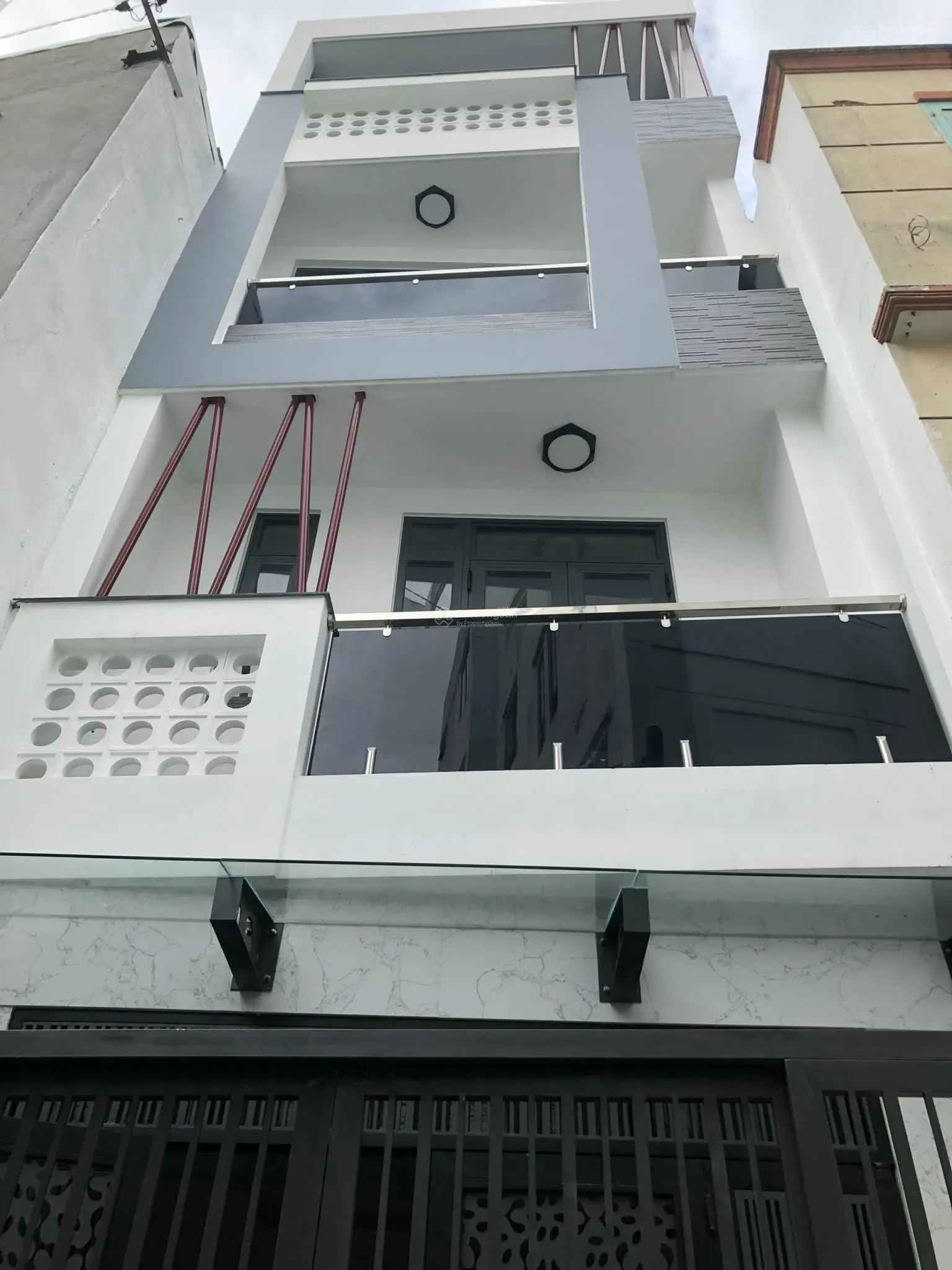 Bán nhà riêng 3 tầng, 4PN, 4WC, 61m2 (4,3*14,2)m, ngay hẻm Kỳ Đồng, P9, Q3 giá 3tỷ550 ổ sẵn cầm tay