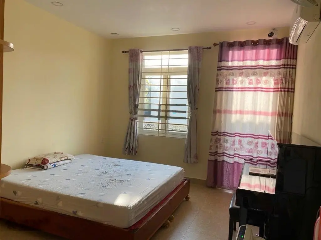 Chỉ xách vali về ở đường 8, Linh Trung 86m2 nhà đẹp 3 tầng 4PN 6.2 tỷ xe hơi ngủ trong nhà