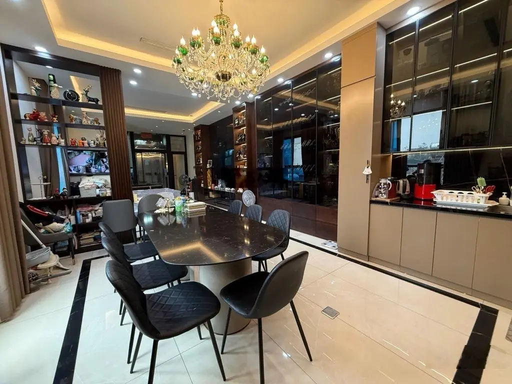 Bán căn nhà Phố Lý Nam Đế - Oto đỗ cửa lô góc 1 nhà ra mặt phố vip hiếm có nhà bán dân trí cao