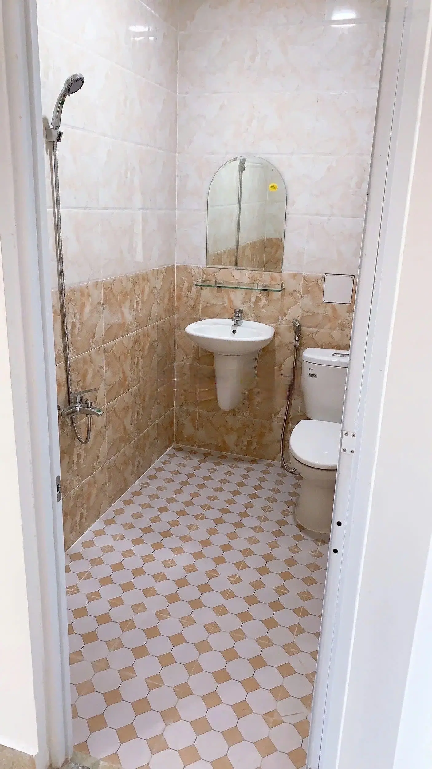 Bán căn nhà gần BV Bệnh Nhiệt Đới 40m2 Phan Văn Trị, P2, Q5. Có sổ hồng sẵn, hẻm oto 7m