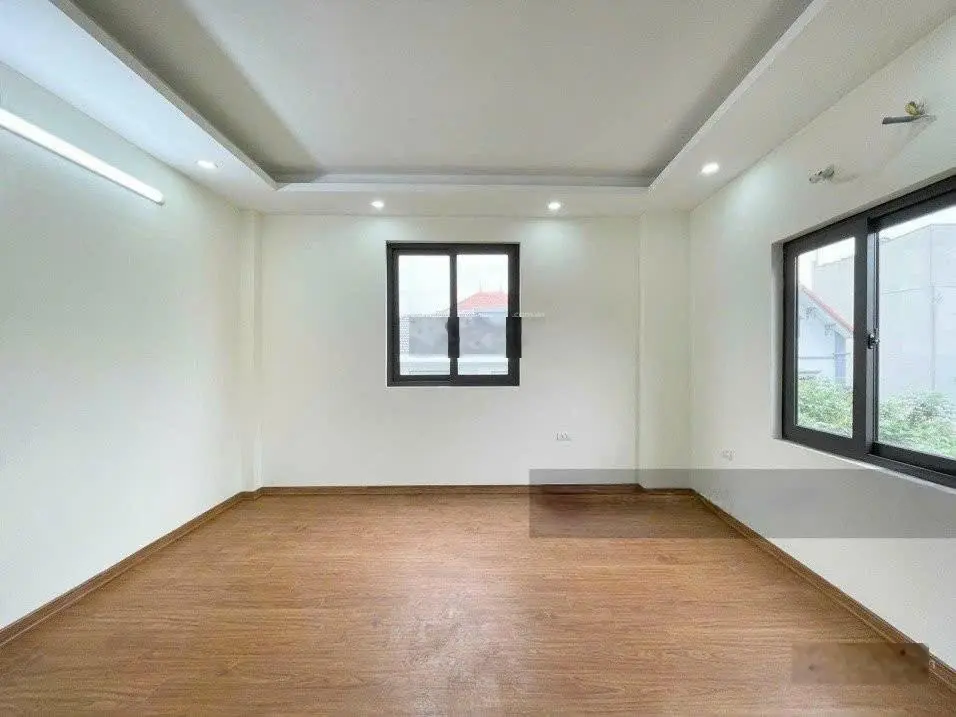 Bán nhà 5 tầng ô tô tránh đỗ cửa, sát chợ , nhà văn hoá, tại liên mạc bắc từ liêm, giá hơn 5 tỷ