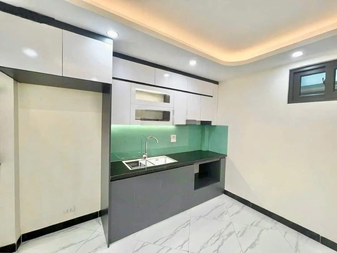 Nhà đẹp ở ngay 48m2x3T, 2.8 tỷ, oto tải đậu cạnh, chân cầu Đại Thành