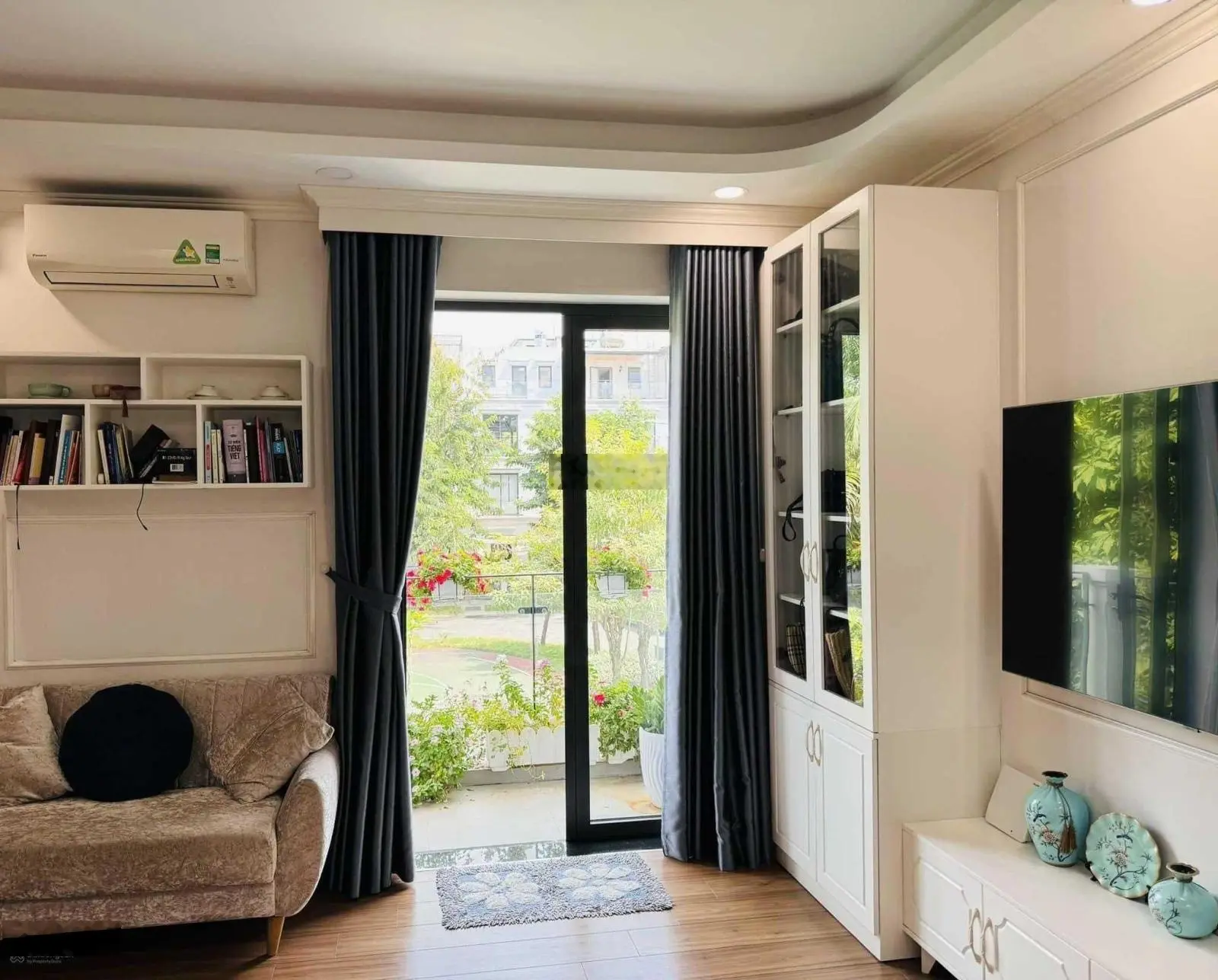 Bán gấp nhà P. An Phú, Q. 2 6x20m, 4 tầng, hướng Đông, view CV, giá 19.5 tỷ. Gọi ngay 0938 241 ***