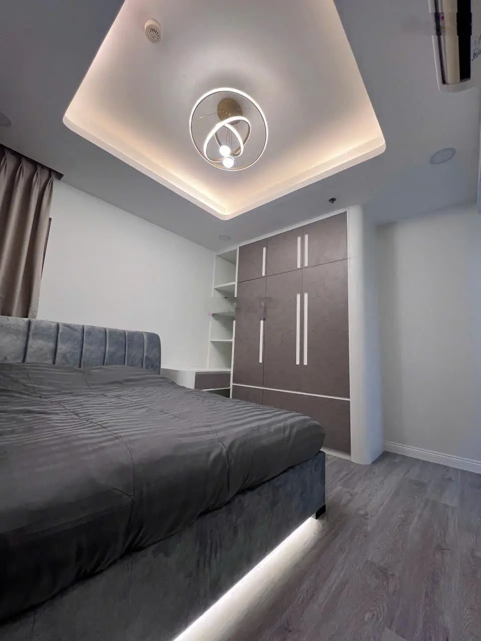 Chuyển nhà mới cần bán căn hộ 3 mặt thoáng 87m2, 2 phòng ngủ có sổ hồng - chung cư Dragon Hill 1