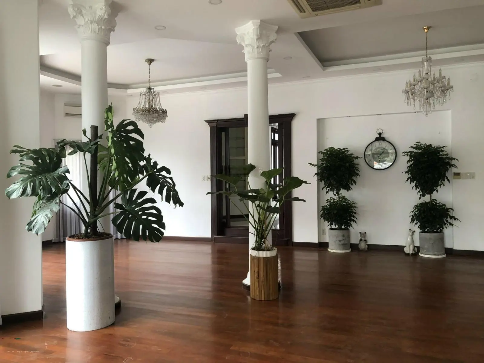 Bán villa góc 2MT đường Nguyễn Ư Dĩ, Thảo Điền, DT 685m2 - 0909 924 ***