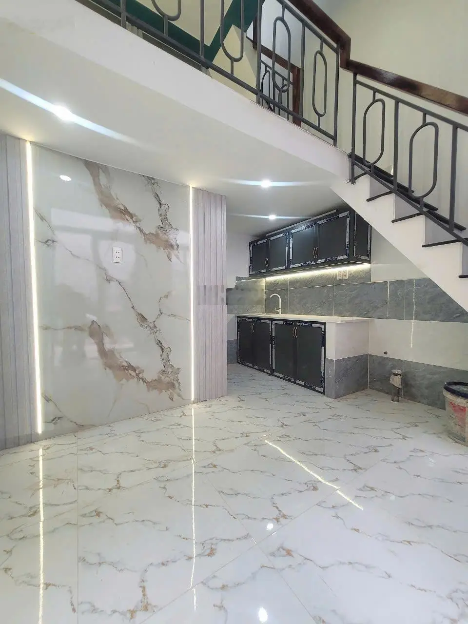 Chính chủ gửi bán nhà 1 trệt 1 lửng 1 lầu giá chỉ 495 triệu bao công chứng sang tên luôn