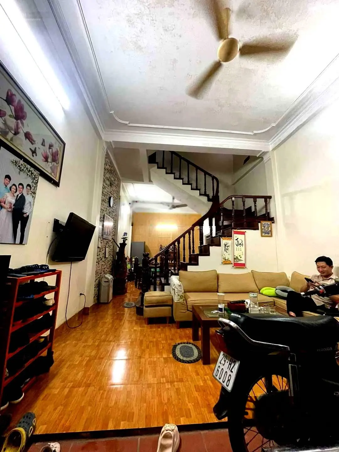 Giá đầu tư. Đất Phạm Văn Đồng, Cầu Giấy -50m mặt tiền 5 m- tặng nhà 2 tầng - Sổ đỏ CC