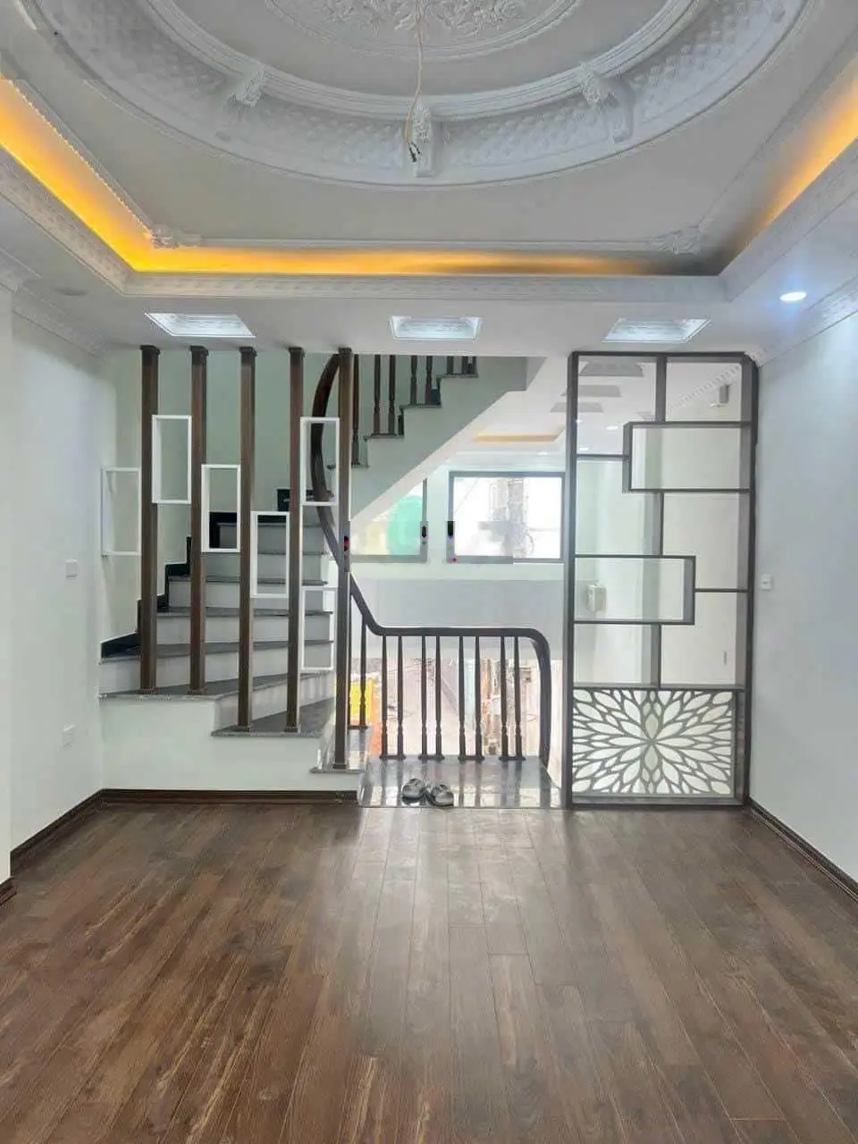 Cần bán gấp nhà Tứ Hiệp, mặt ngõ nông - ô tô đỗ cổng, chợ Tứ Hiệp, bãi xe ô tô sát nhà