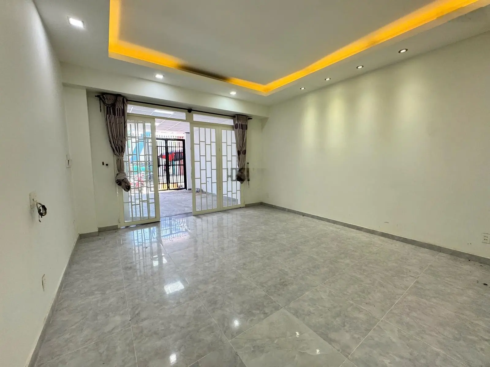 Siêu phẩm! Bán nhà mặt tiền kinh doanh ngay chợ 3 lầu 5x20 công nhận 96m2 giá chỉ 27tỷ5