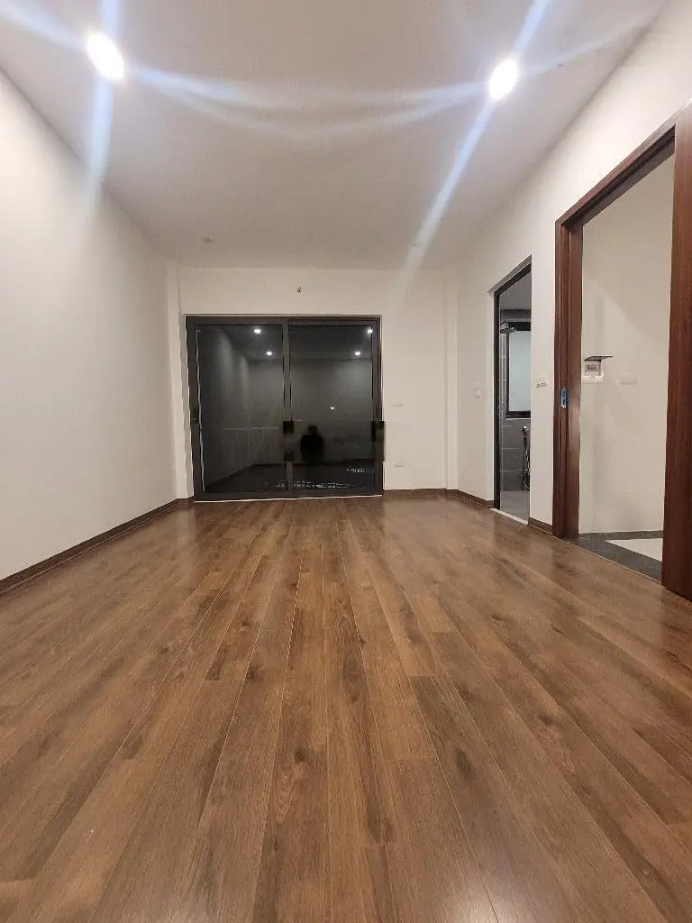 Nhà việt hưng - ngô gia tự - long biên gần 31m x 5 tầng mới koong - chỉ 5,5tỷ oto đỗ cổng lô góc 3