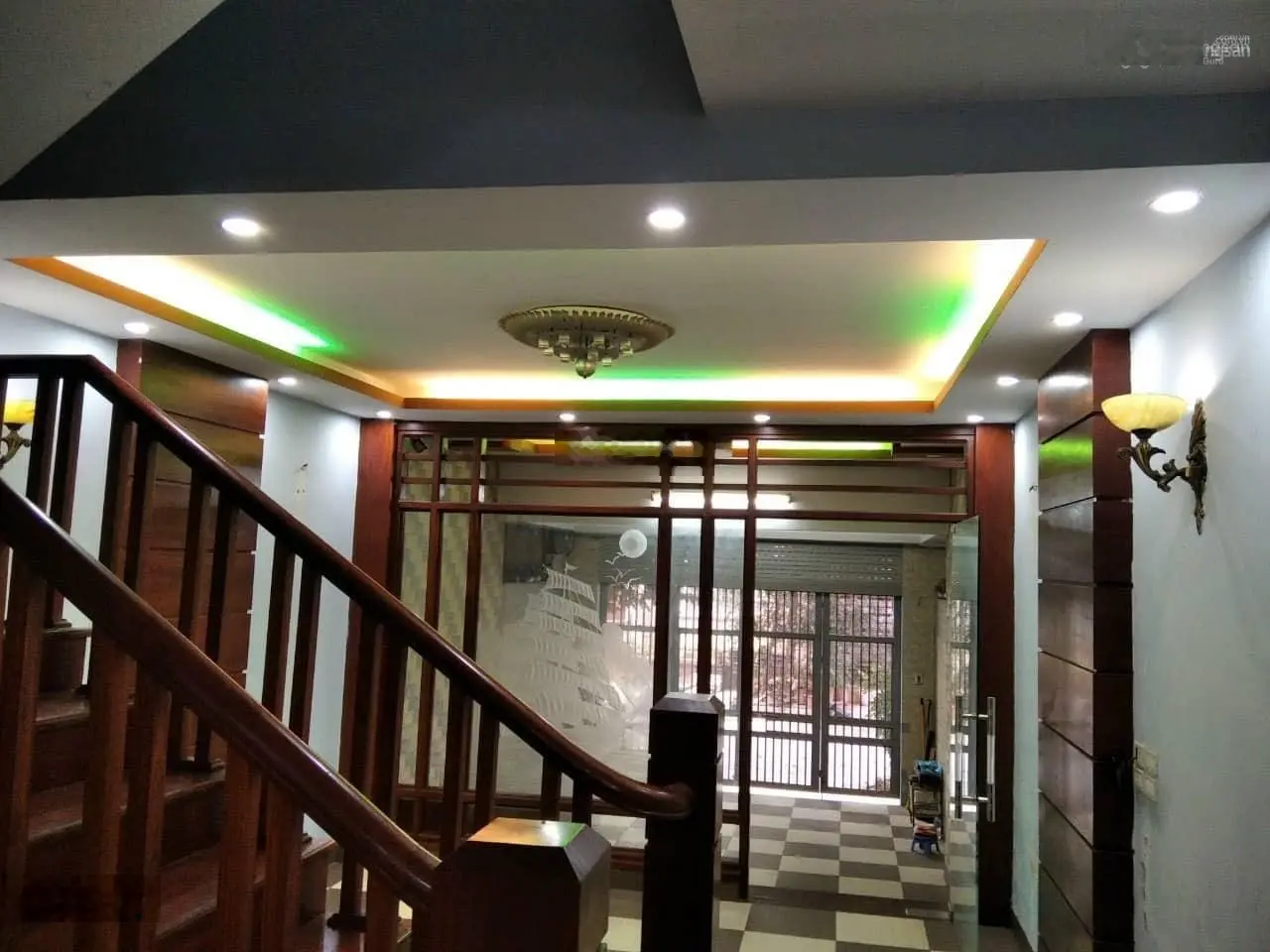 Bán LK 83m2, MT 5m, 5 tầng, kinh doanh mặt đường 17m sát chung cư. LH: 0963 689 ***