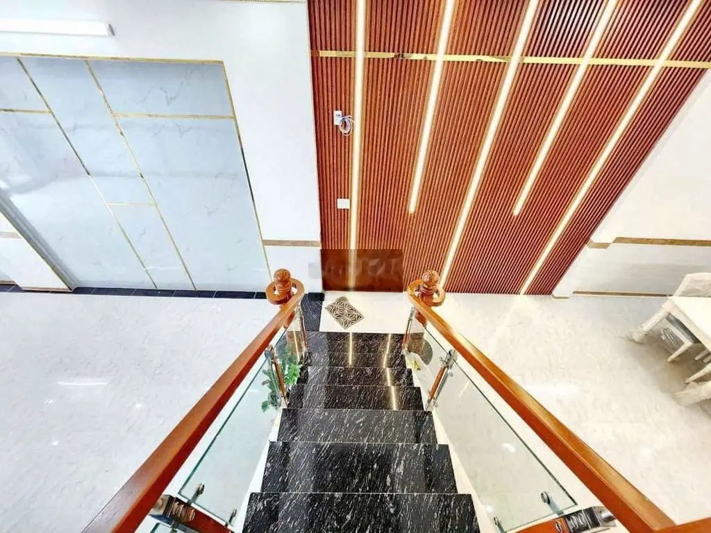 Thường Xuyên Đi Công Tác Xa Nhà Nên Tôi Cần Bán Lại Căn Nhà Này