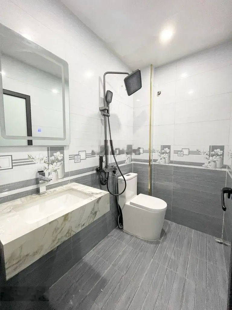 Nhà mới kinhkoong đón tết phố hoa lư 42m, 5 tầng, giá 8,15 tỷ, ngõ to, gần phố, thoáng trước sau.