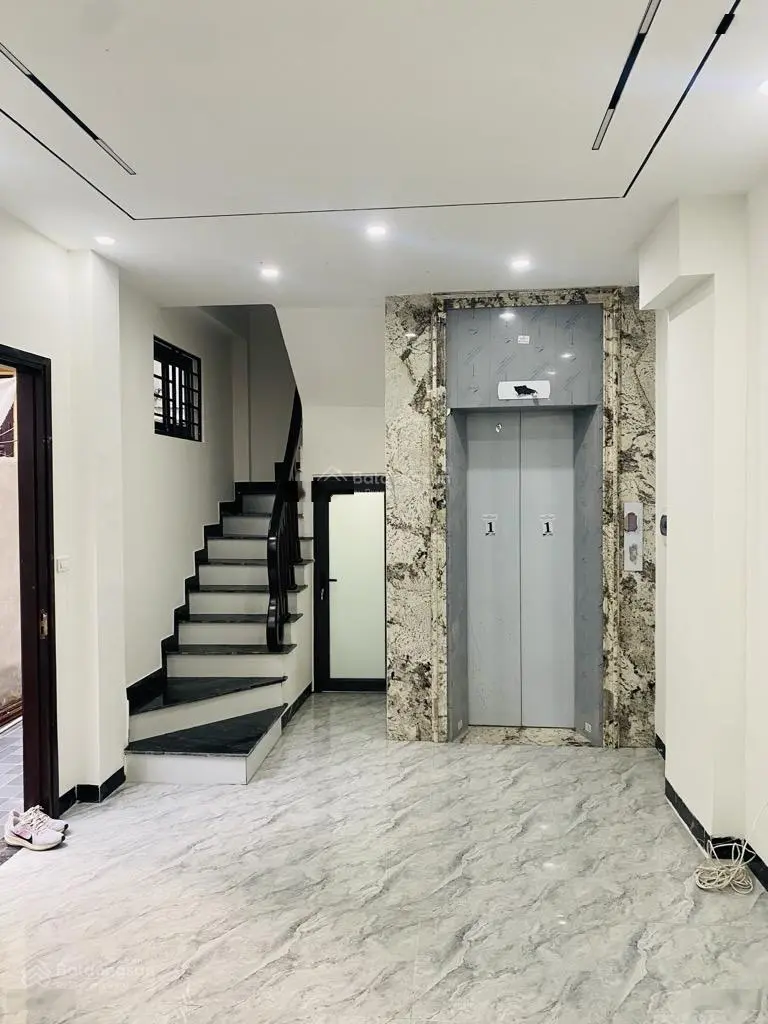 - Bát Khối Thông eon Long Biên - 6 Tầng thang máy, ở kinh doanh 24/7 42m MT 4,4m- ô tô tránh