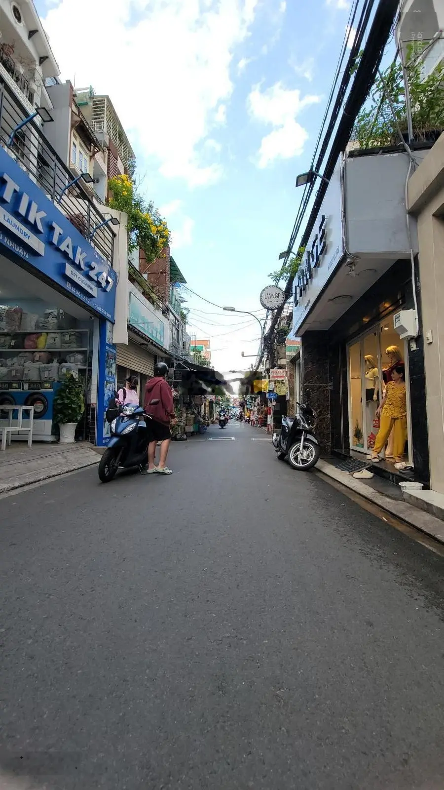 Mặt tiền khu Phan Xích Long, 52m2, sổ vuông A4, cách vài bước ra phố ẩm thực