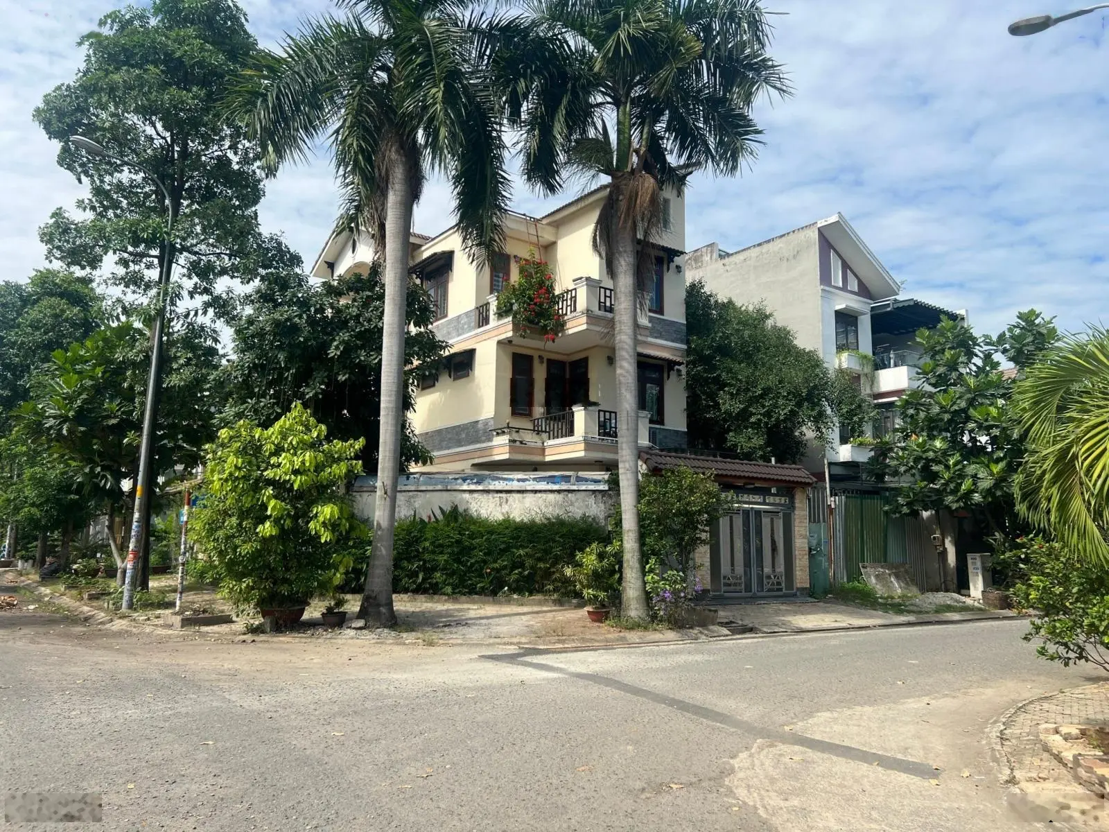 Đất sau lưng chợ đầu mối Thủ Đức, mặt tiền view sông nhựa lớn 16m full thổ cư sổ hồng riêng 3,95 tỷ